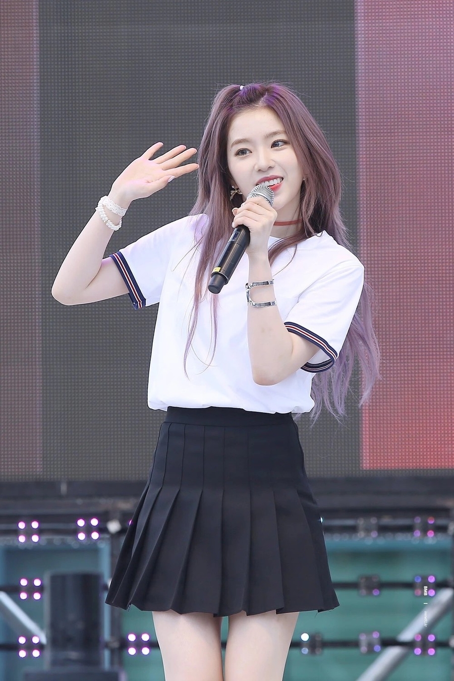 Nhan sắc của Irene càng thêm ngọt ngào nhờ màu tóc tím này. (Ảnh: Pinterest)