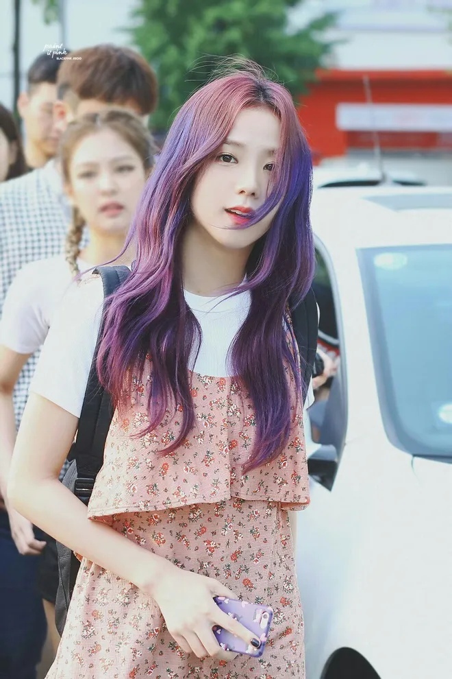 BLINK còn mong chị cả BLACKPINK sẽ nhuộm lại màu tím. (Ảnh: Pinterest)