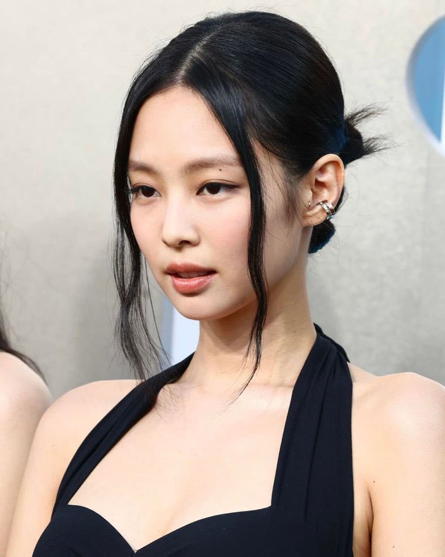 Nữ idol đạt Daesang thứ 3 trong sự nghiệp khiến khán giả trầm trồ. (Ảnh: Twitter @jnkmpics)