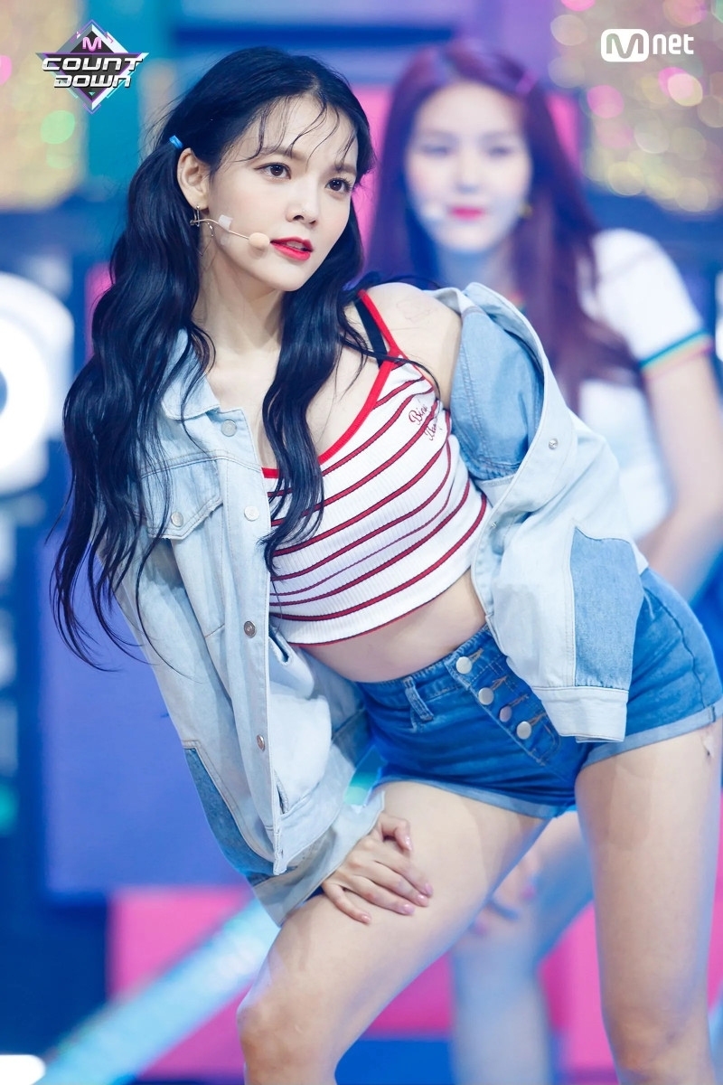 "Người hâm mộ "quay xe" bênh vực Jimin. (Ảnh: Mnet)