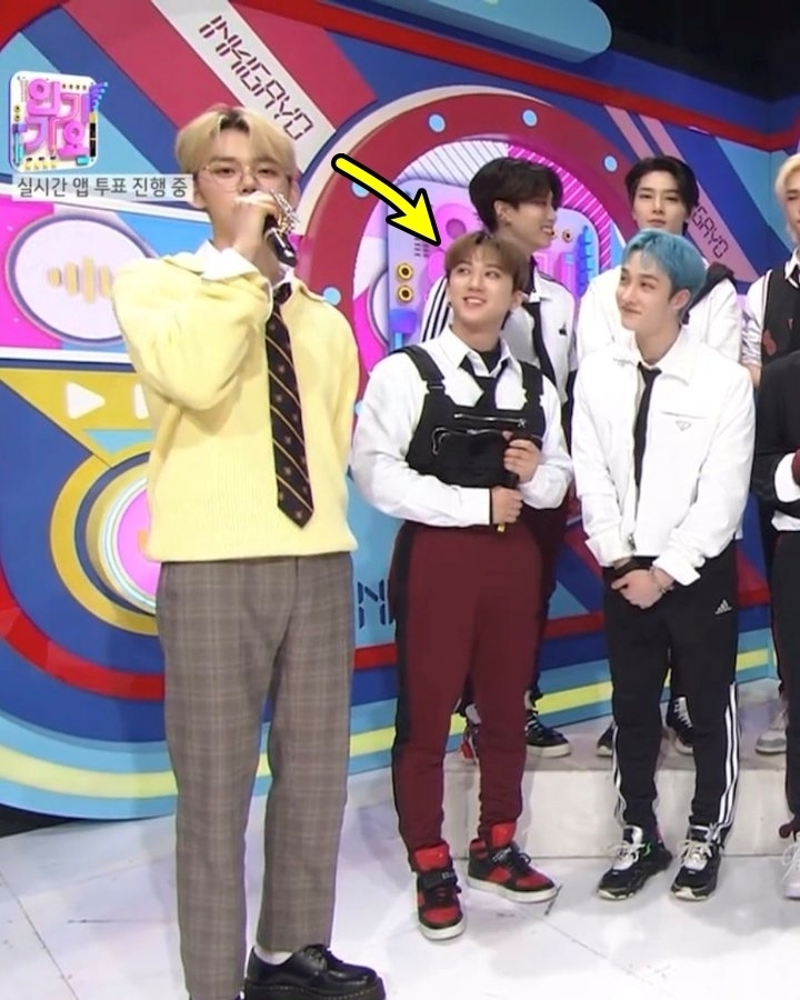 Changbin hóa "người tí hon" bên cạnh Yeonjun. (Ảnh: Pinterest)