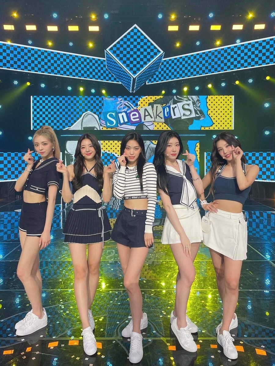 Độ tuổi trung bình của ITZY cũng gây chú ý. (Ảnh: Instagram @itzy.all.in.us)