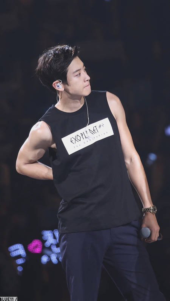 Để có được vóc dáng thon gọn, mỗi ngày Chanyeol chỉ được ăn 1/4 bát cơm. (Ảnh: Twitter @blue11)