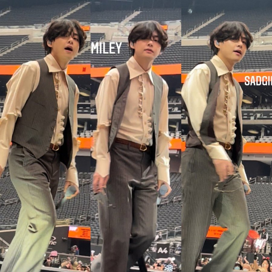 Vì mang nhầm vali nên V diện vest khá nhiều tại Las Vegas. (Ảnh: Twitter @myonlyTAEger)