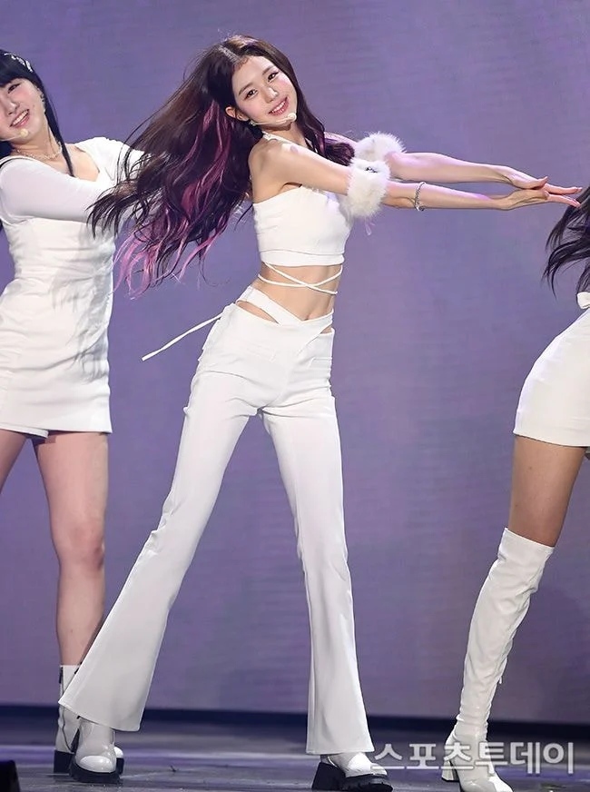 Tỷ lệ cơ thể của Wonyoung khiến khán giả trầm trồ không ngớt. (Ảnh: Pinterest)