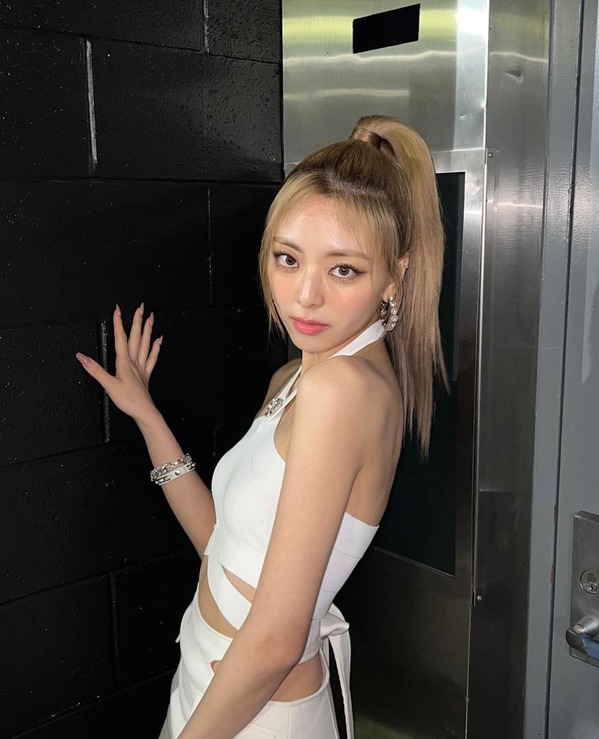 Yuna debut khi chỉ mới 16 tuổi. (Ảnh: Instagram @itzy.all.in.us)