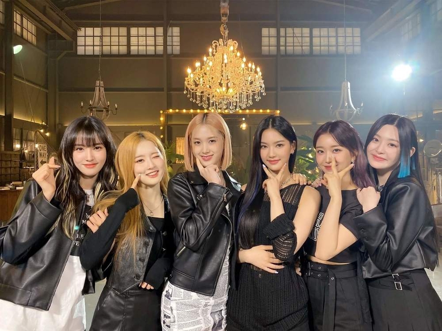 STAYC có độ tuổi trung bình 20,5. (Ảnh: Instagram @stayc_highup)