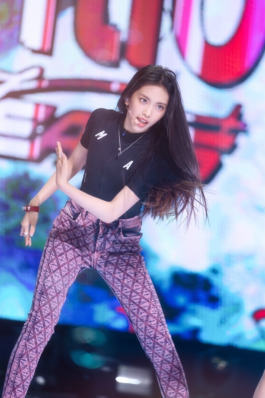 Em út Hyein gây chú ý khi debut ở độ tuổi vị thành niên. (Ảnh: Kpopping)