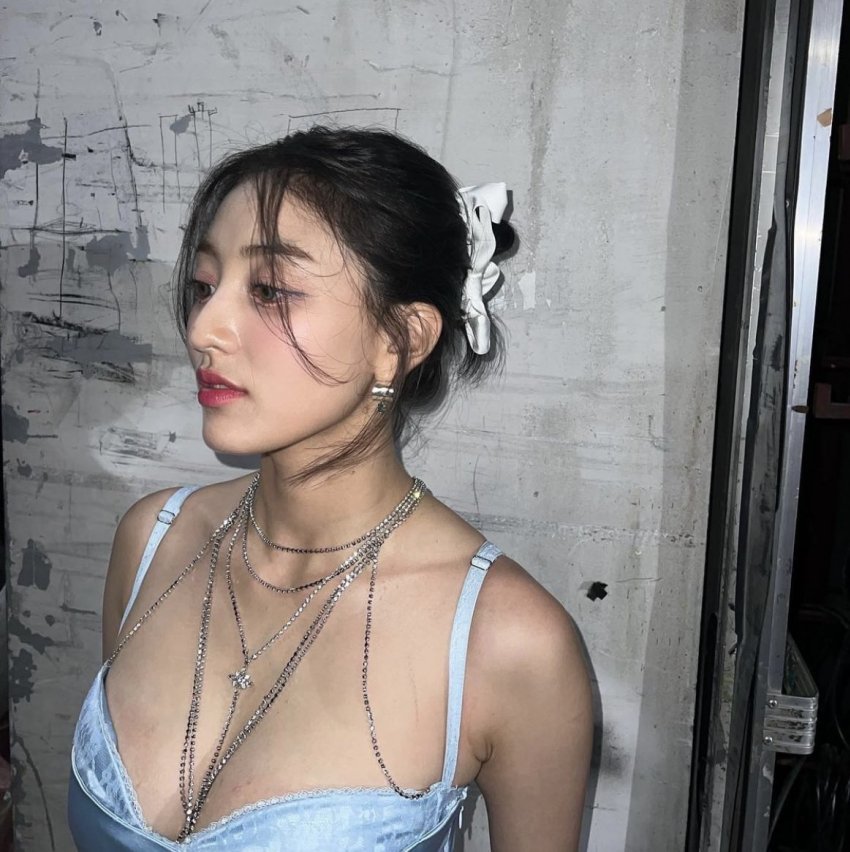 Trang phục của Jihyo có phần phản cảm đối với khán giả. (Ảnh: allkpop)