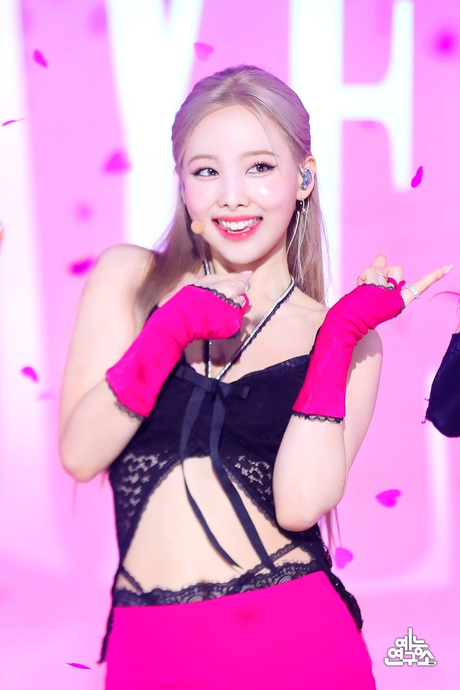 Nayeon là thành viên duy nhất của TWICE đến hiện tại được solo. (Ảnh: MBC)