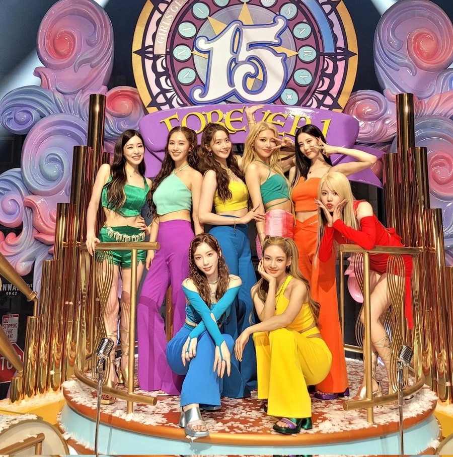 8 cô nàng vừa có màn comeback kỷ niệm 15 năm ra mắt. (Ảnh: SM Entertainment)