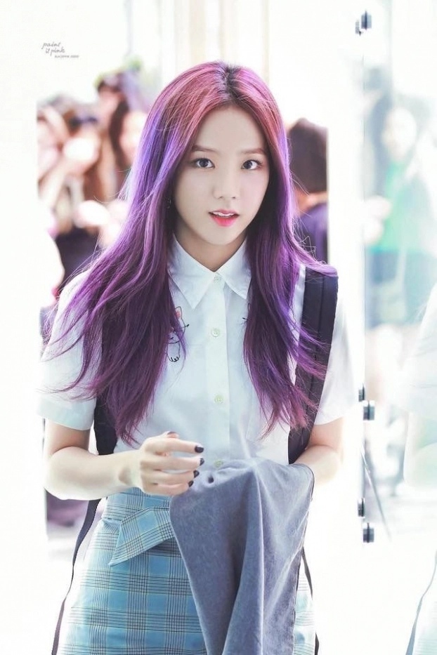 Chị cả BLACKPINK từng gây xôn xao K-pop thời điểm lúc bấy giờ vì quá xinh đẹp trong màu tóc tím. (Ảnh: Pinterest)