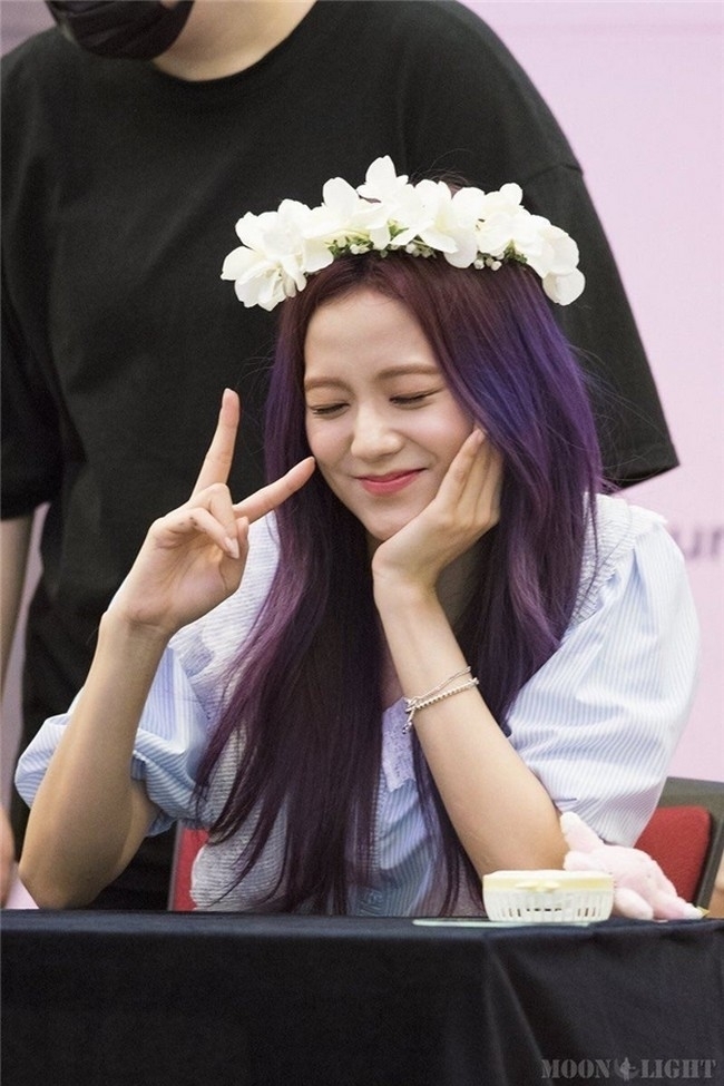 Nhan sắc của Jisoo được nhiều người đánh giá có thể cân mọi kiểu tóc. (Ảnh: Moon Light)