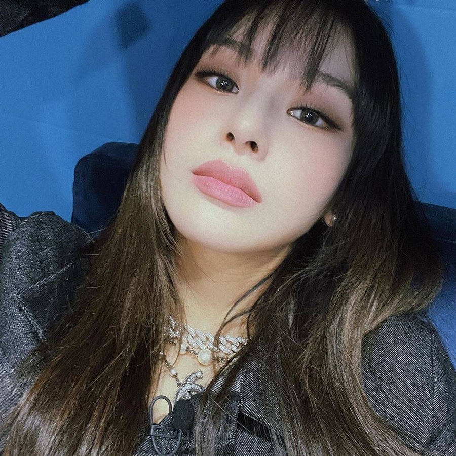 No:ze gây phẫn nộ khi bán bức ảnh selfie với giá đắt đỏ. (Ảnh: Instagram nozeworld)